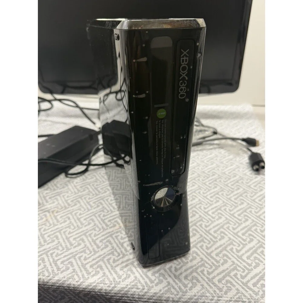 Microsoft Xbox 360 S Slim Console Model 1439 - 250GB Black - CIB (No HDMI)